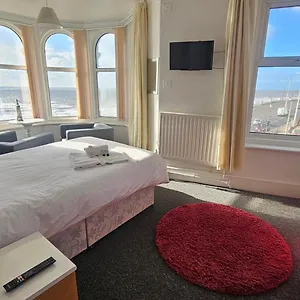 https://elkins-lodge.hotelsin-chester.com