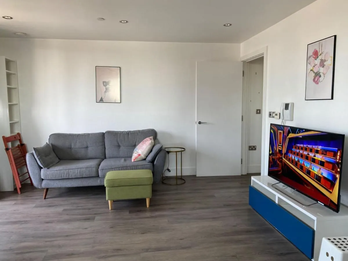 Morden 2Bed2Bath London Zone2 City/River View Home Apartment