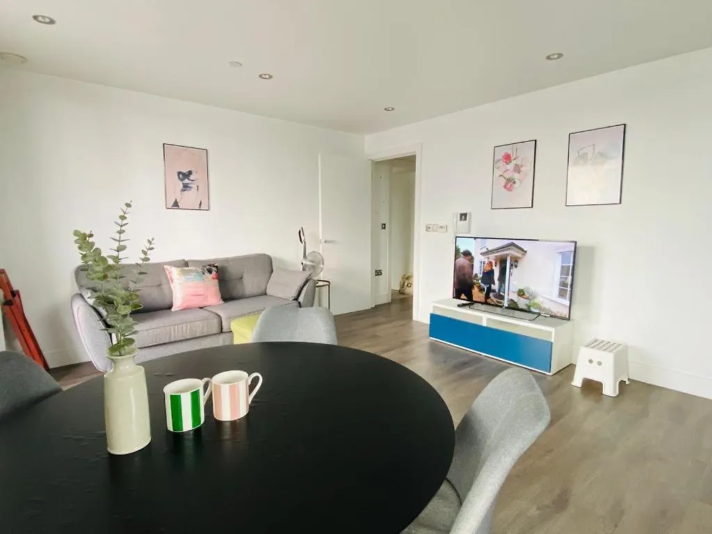 Morden 2Bed2Bath London Zone2 City/River View Home Apartment