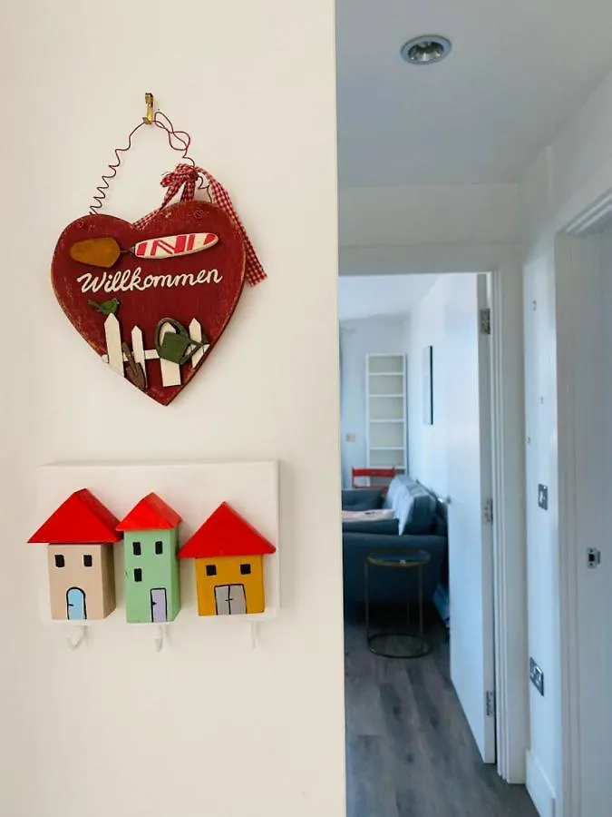 Morden 2Bed2Bath London Zone2 City/River View Home Apartment